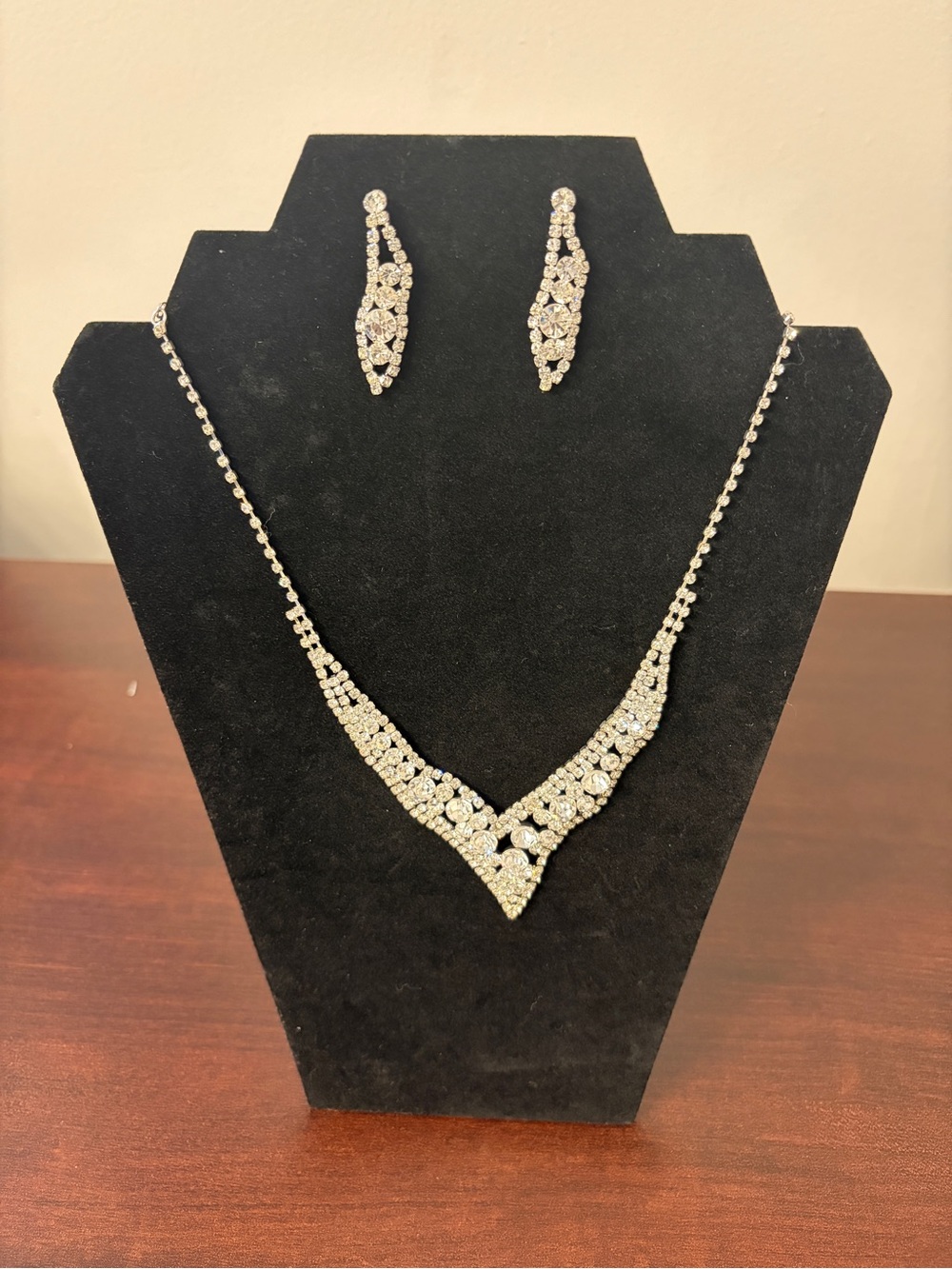 Women's Crystal Necklace/Earring Set